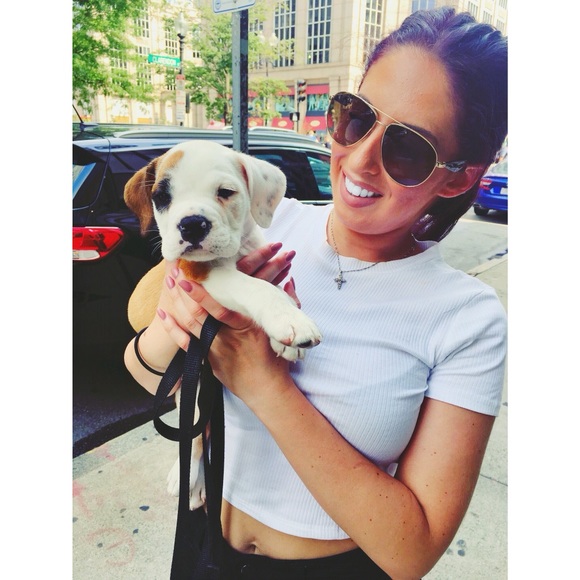 Meet your Posher, Caitlin - Picture 5 of 6